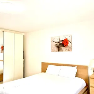 Guest house Large In Free Parking 10mins To Airport Excellent Customer Services, Schuttrange